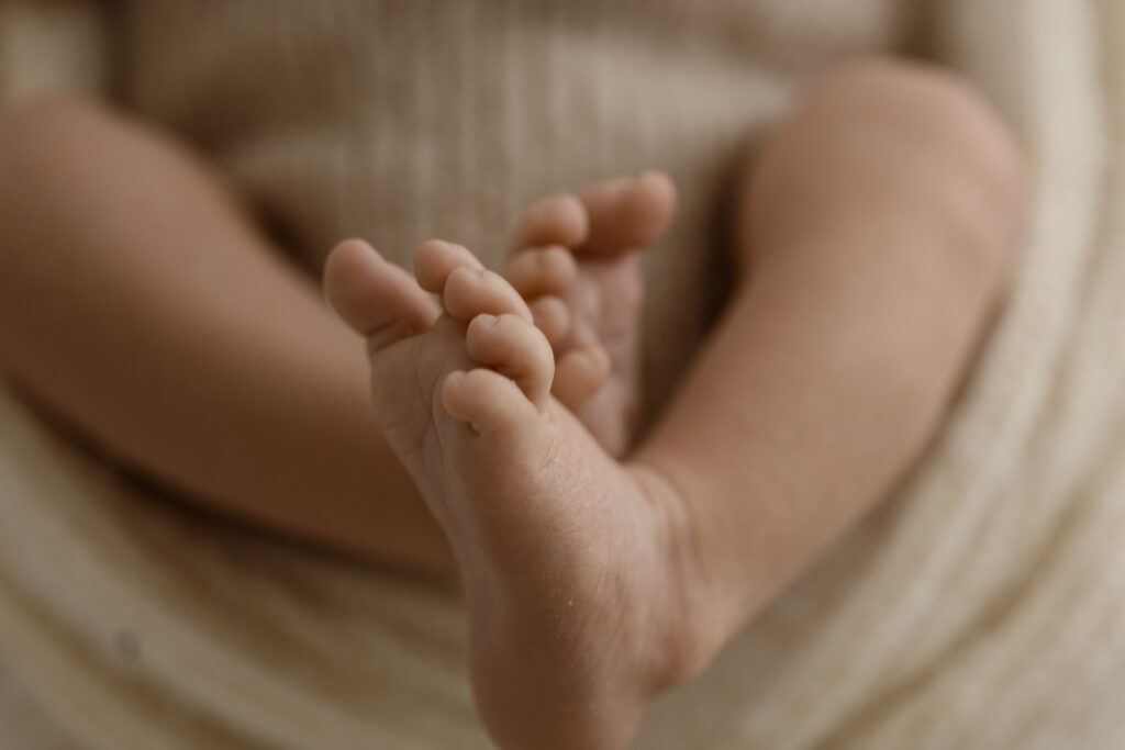 Both feet of a newborn baby